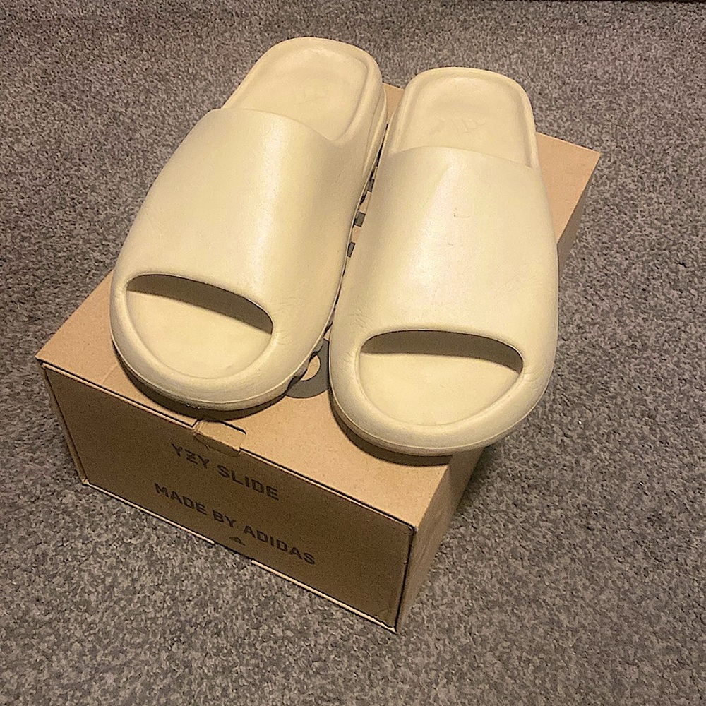 Yeezy Slides ‘Bone’ colorway.
